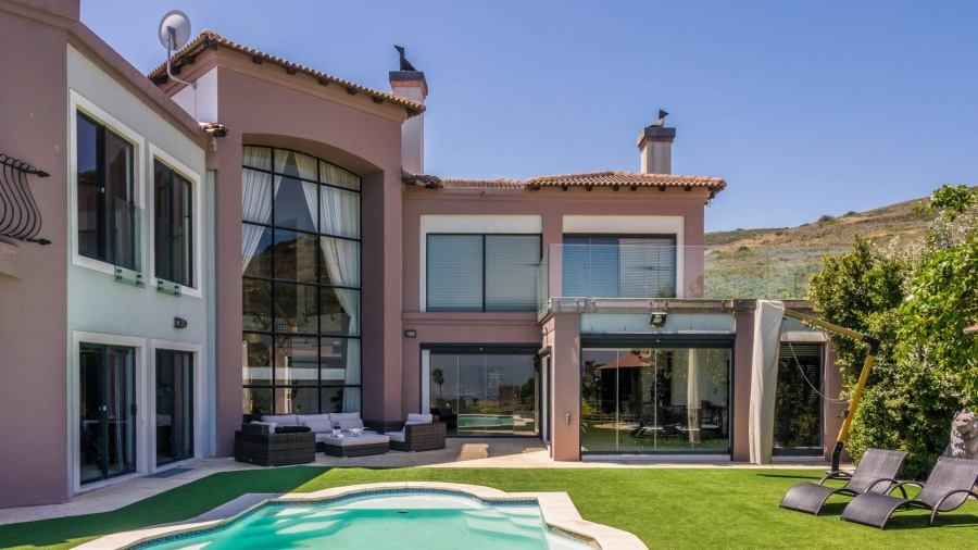 13 Bedroom Property for Sale in Plattekloof Western Cape